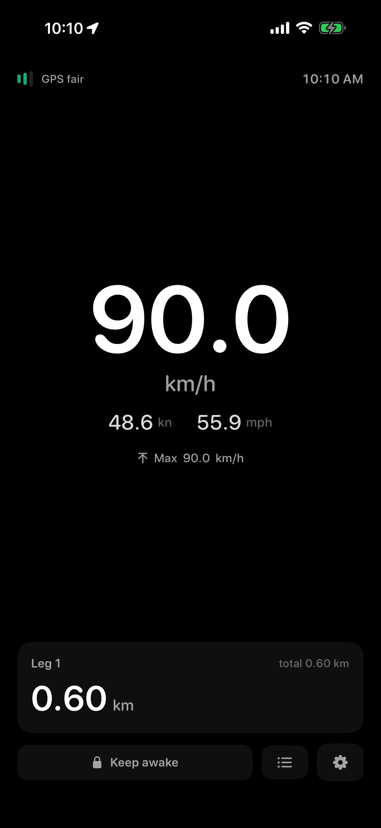 Tacho on an iPhone: 90.0 km/h large in the middle, knots and mph below it, the current leg of the trip at the bottom